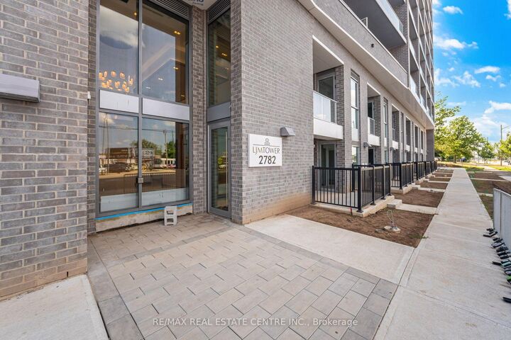 Property Photo: 2782 Barton Street E 1608 ON L8E 0L3