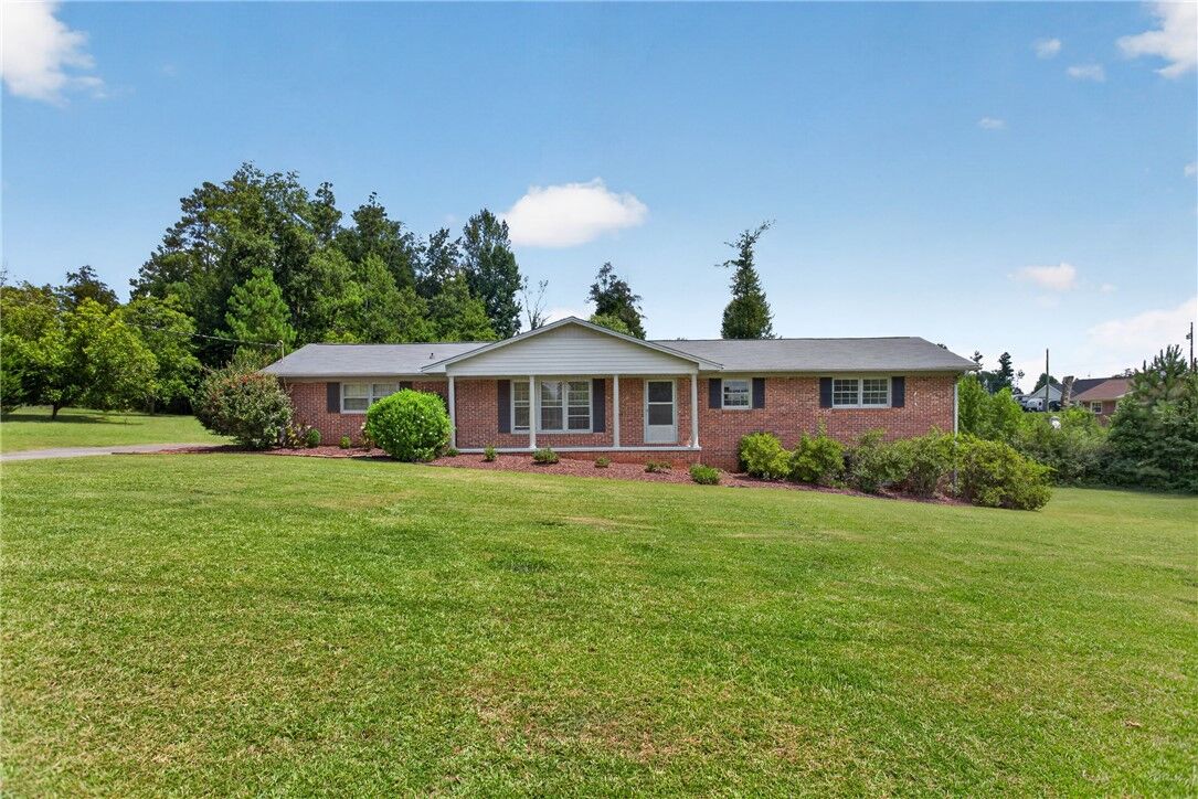 Property Photo: 602 W. Quincy Road SC 29678