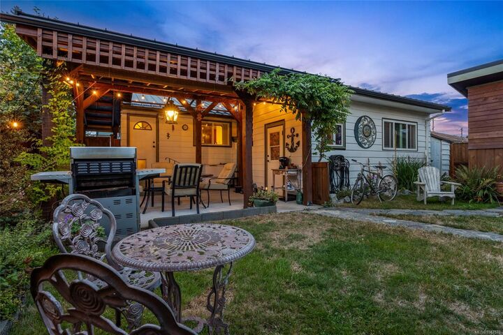 Property Photo:  1755 Lewis Ave  BC V9N 2Z1 