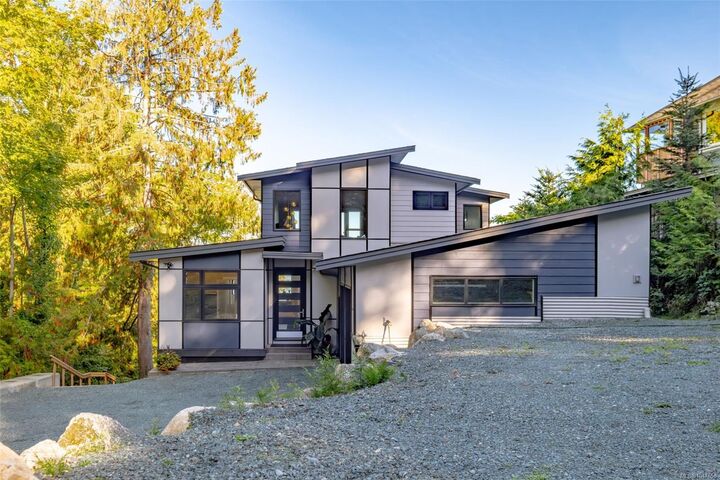 Property Photo: 10333 Chemainus Rd BC V0R 1K2