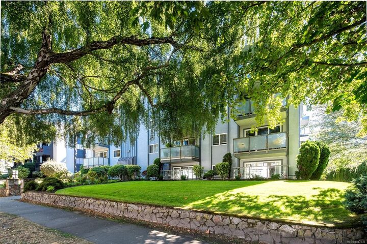 Property Photo: 305 Michigan St #307 BC V8V 1R6
