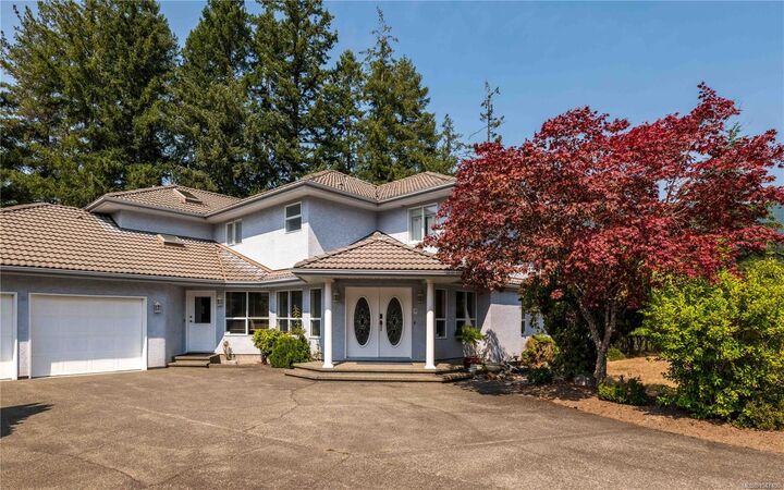 Property Photo: 419 Scholey Cres BC V0R 2G0