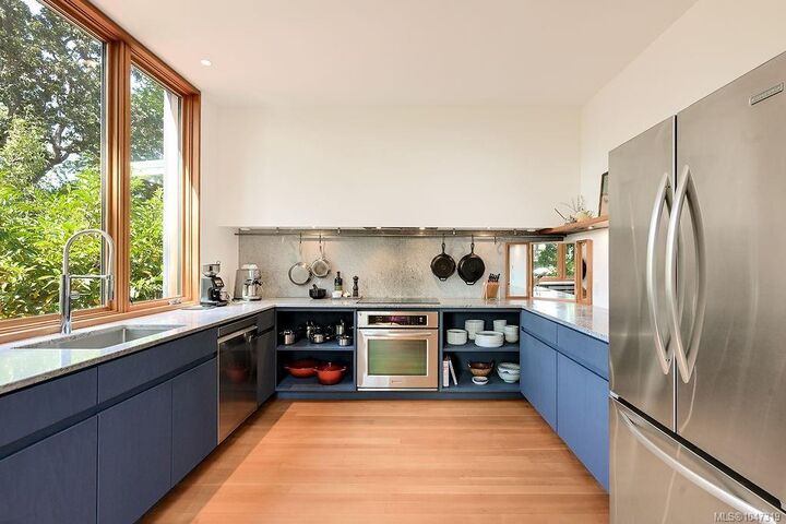 Property Photo:  2654 Fernwood Rd  BC V8T 3A2 