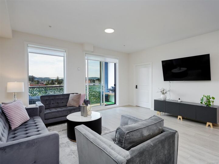 Property Photo: 842 Orono Ave #405 BC V9B 2T8