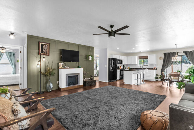 Property Photo:  915 N Opal Ln  UT 84074 
