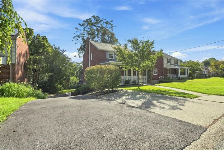 Property Photo: 863 Middle Rd PA 15234