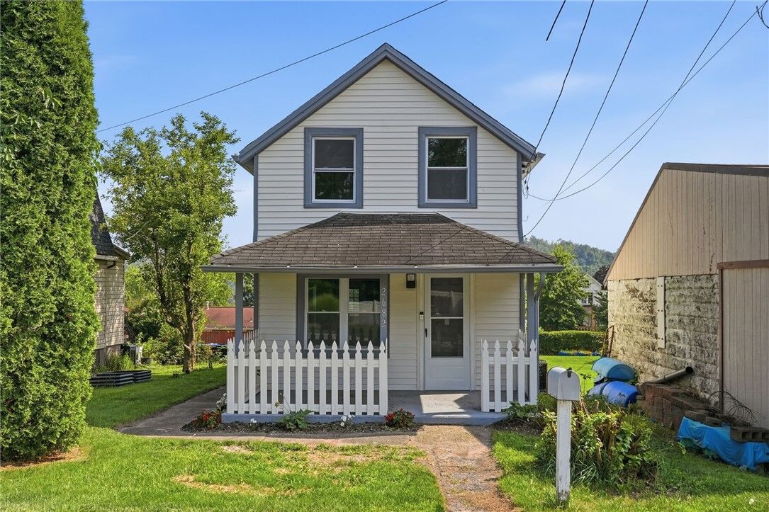 Property Photo:  2682 5th  PA 15146 