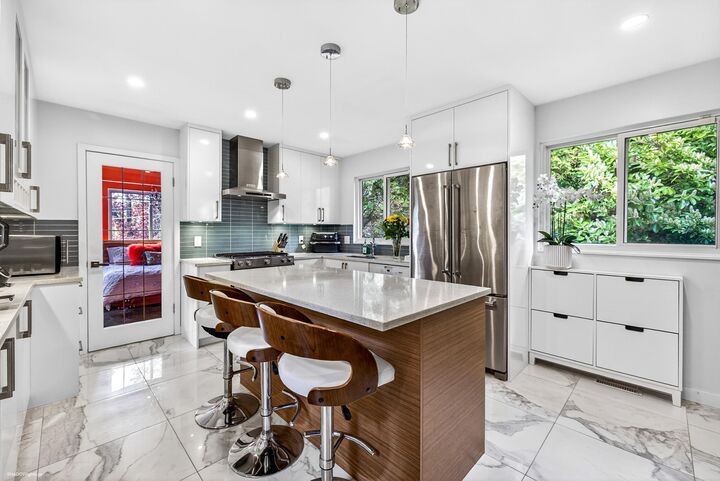 Property Photo: 6858 Patterson Avenue BC V5J 3N6