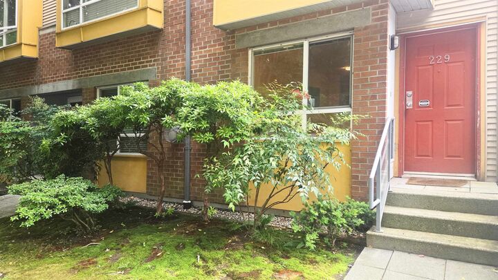 229 E 11th Avenue — photo 1