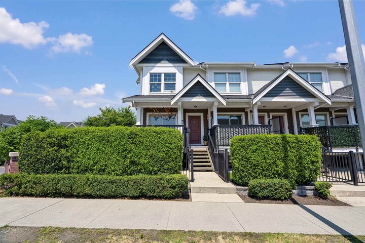 Property Photo:  32633 Simon Avenue 2  BC V2T 0G9 