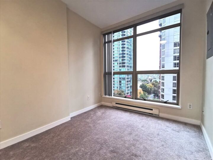 Property Photo: 819 Hamilton Street 905 BC V6B 6M2