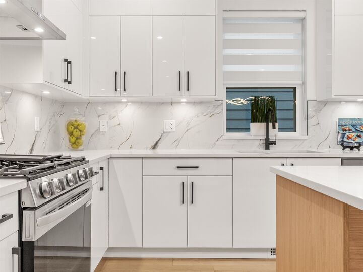 Property Photo: 16693 16 Avenue 102 BC V3S 9X7