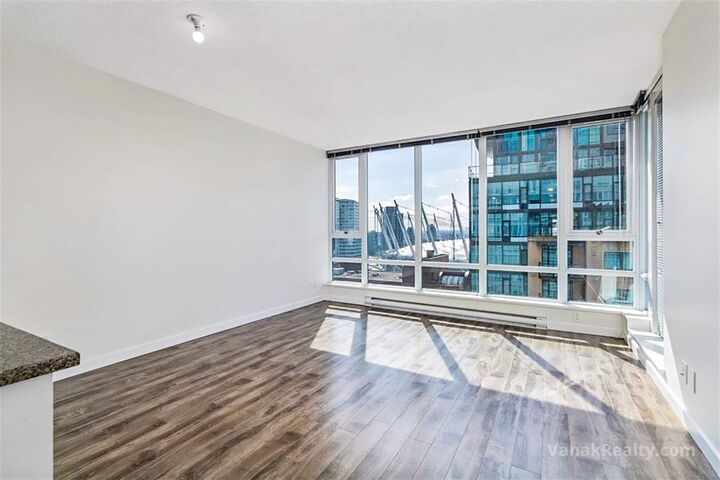 Property Photo: 233 Robson Street 2105 BC V6B 0E8