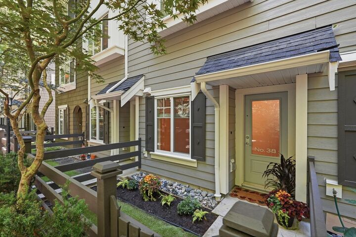288 171 Street 38 — photo 1