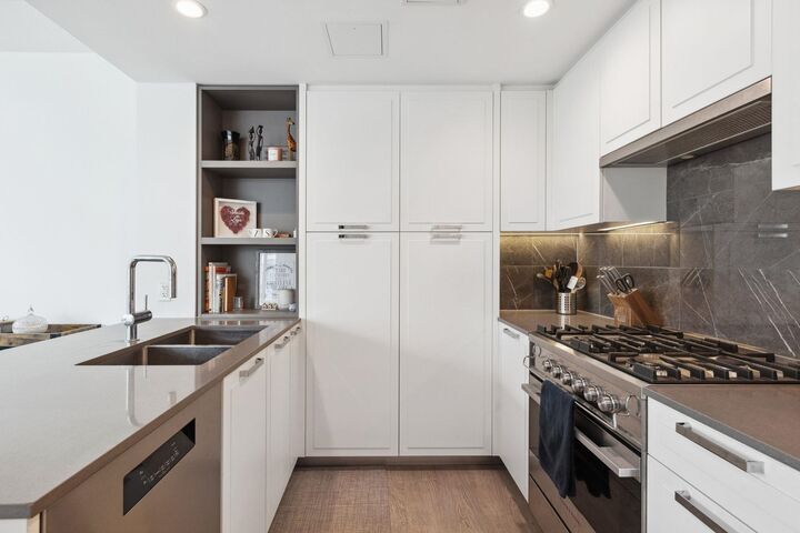 Property Photo: 1471 Hunter Street 403 BC V7J 1H3