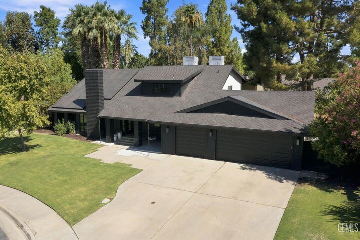 Property Photo: 7800 De Colores Court CA 93309