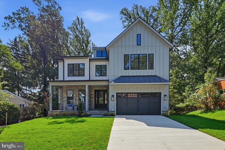Property Photo:  107 Yeonas Drive SE  VA 22180 