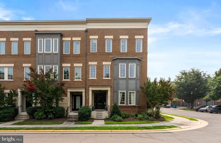 Property Photo:  22792 Sagamore Square  VA 20148 