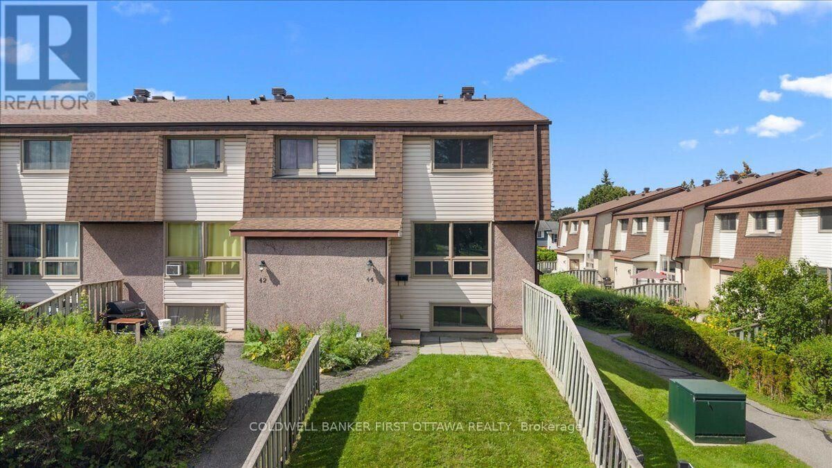 Property Photo: 2640 Draper Avenue 44 ON K2H 8V3