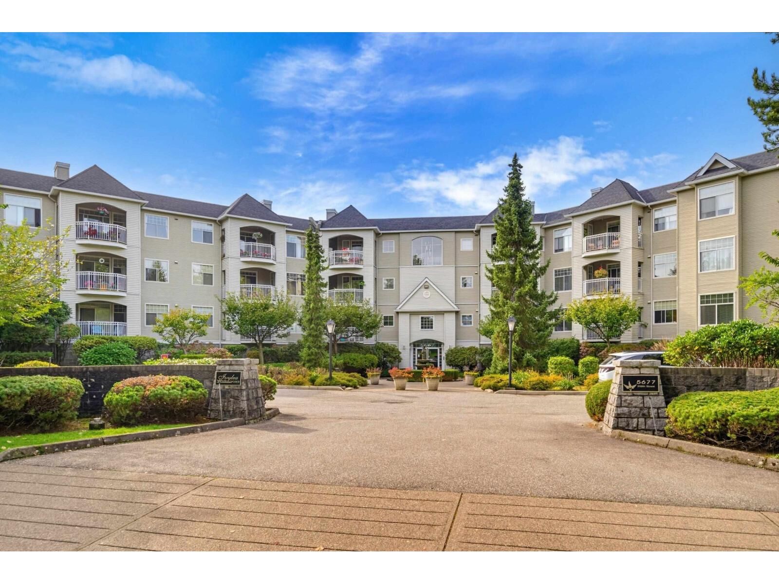 Property Photo:  5677 208th Street 106  BC V3A 8J5 