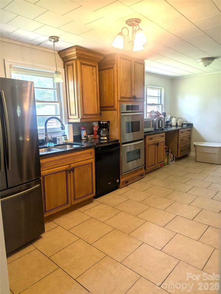 Property Photo:  605 Lincoln Lane  NC 28645 