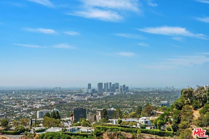Property Photo: 1501 Viewsite Ter CA 90069