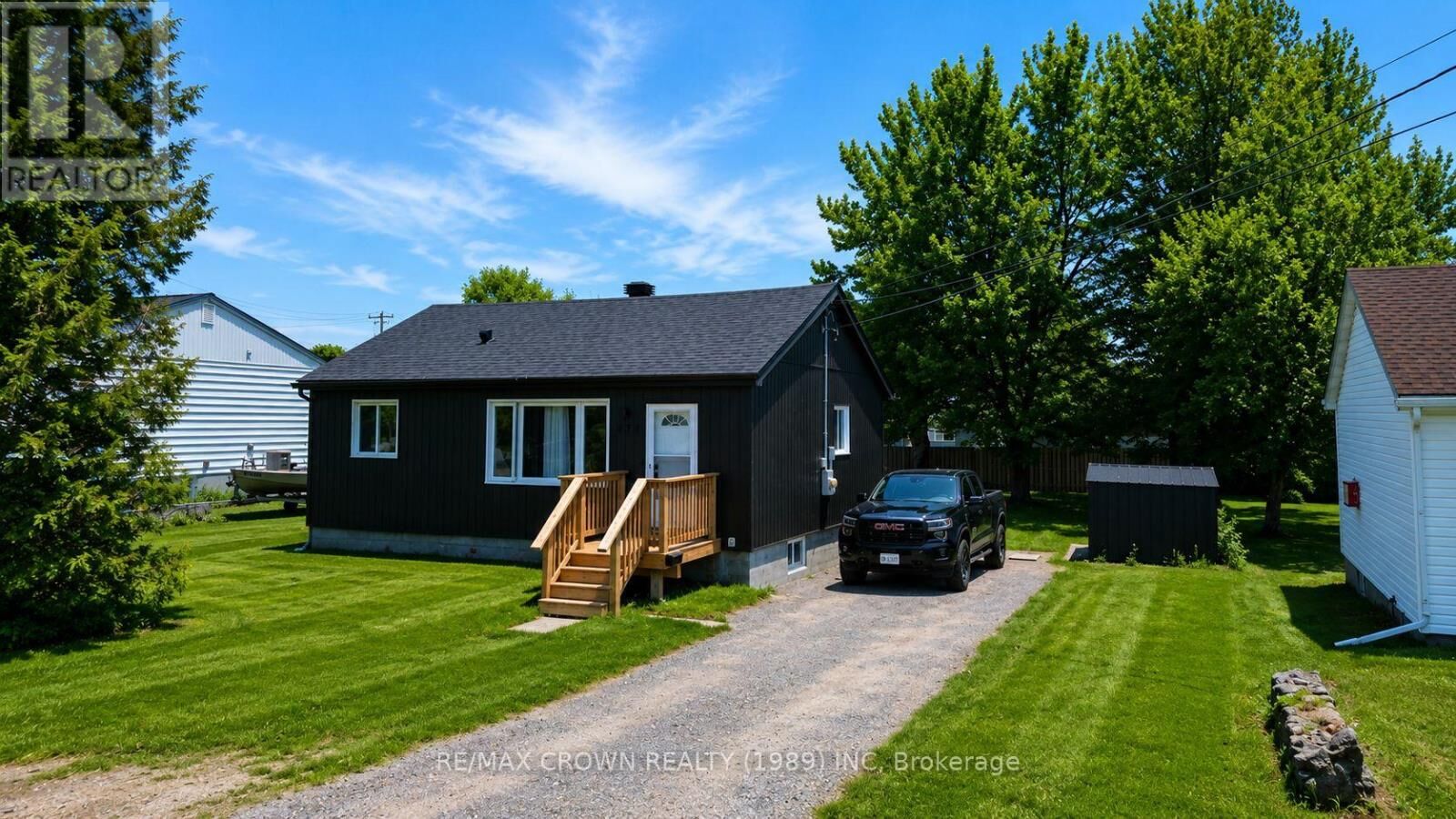 Property Photo: 479 Angus Avenue ON P1B 7L9
