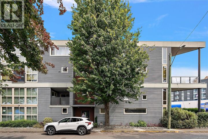 Property Photo:  407 William Street 7  BC V8S 2P5 
