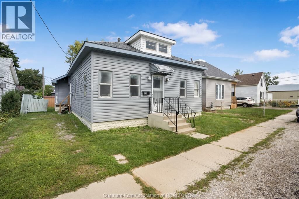 Property Photo:  320 Lafontaine Street  ON N8A 4H9 