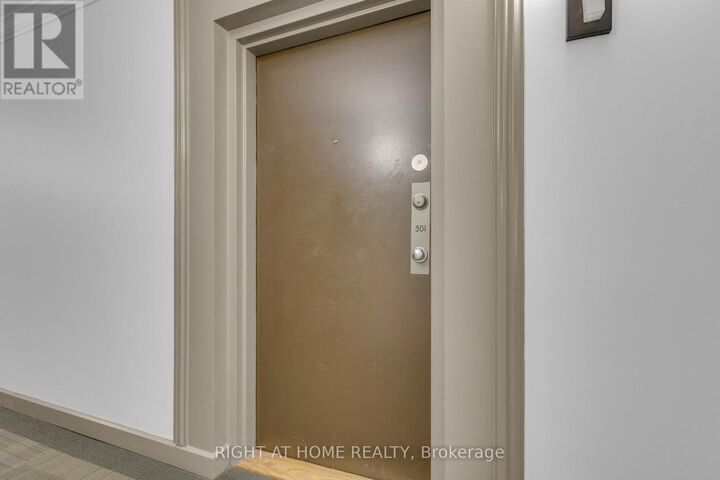 Property Photo: 280 Brittany Drive 301 ON K1K 4M4
