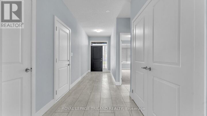 Property Photo: 2284 Evans Boulevard 52 ON N6M 0A1