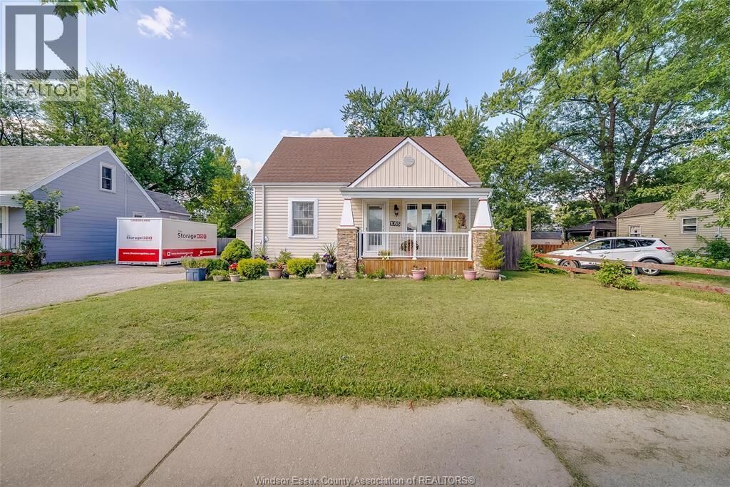 Property Photo:  1055 Jefferson Boulevard  ON N8S 2R2 