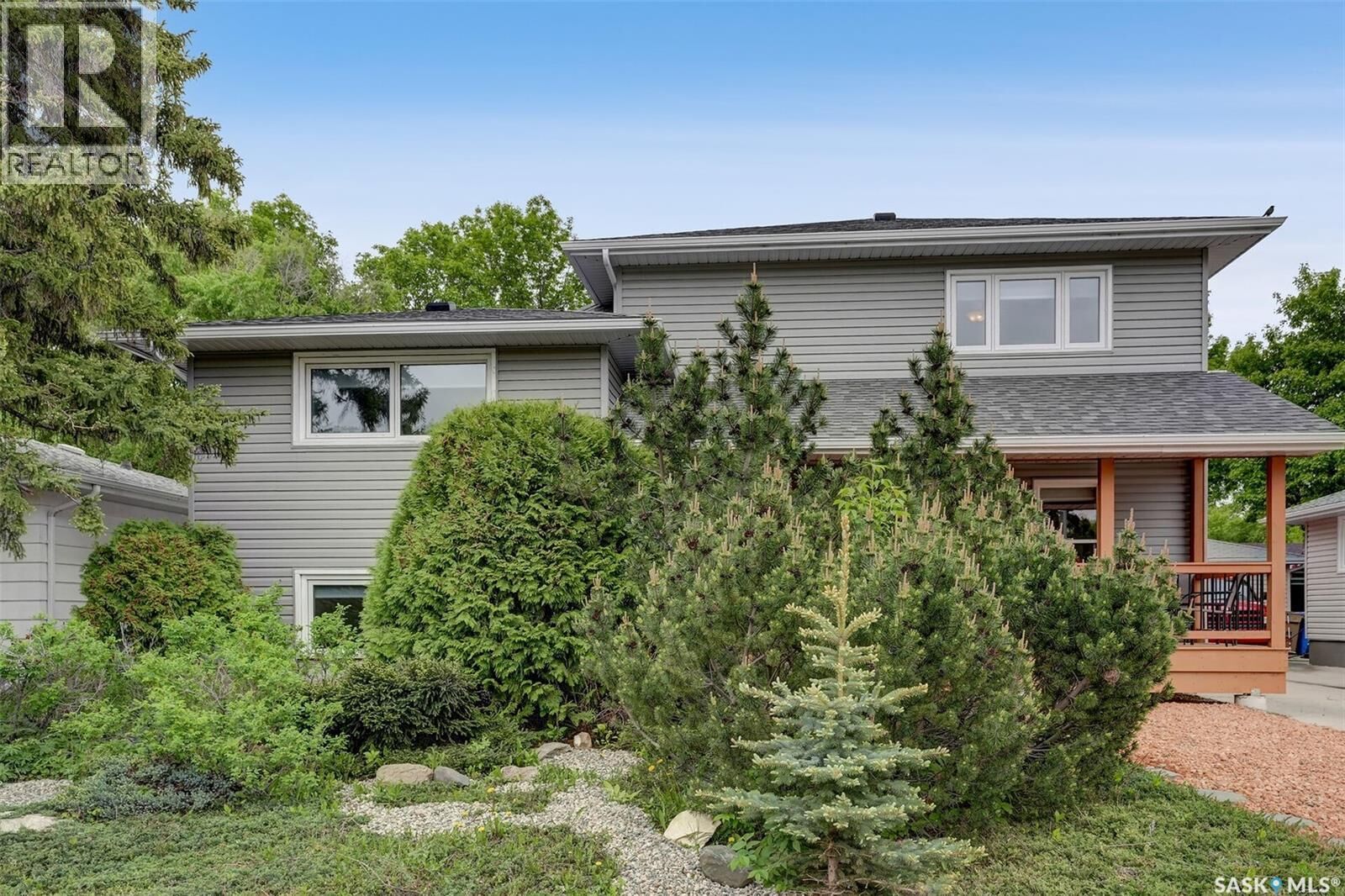 Property Photo:  209 Douglas Avenue E  SK S4N 1H4 