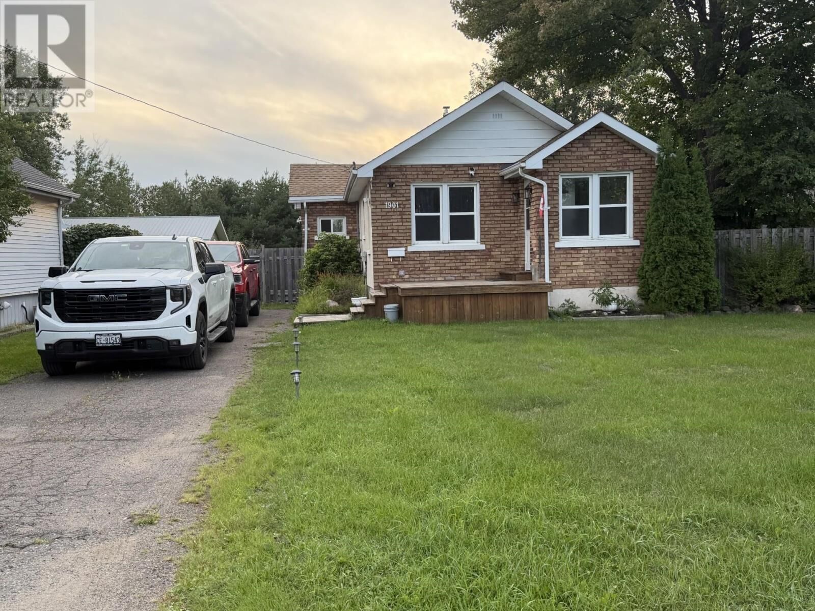 Property Photo:  1901 Bailey Ave  ON P7E 2X2 