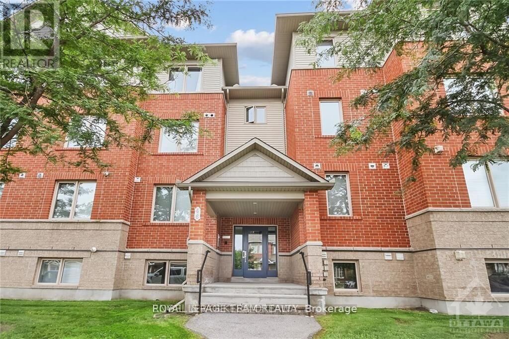 Property Photo:  46 Barnstone Drive #2  ON K2G 4R6 
