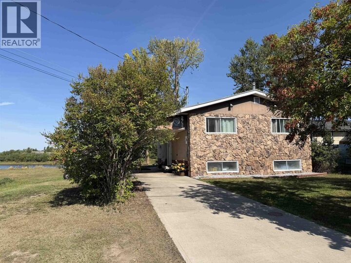 2733 Riverview Drive — photo 1