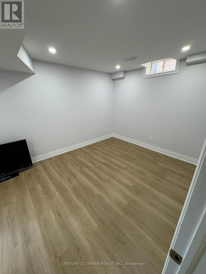 Property Photo: 29 Calderstone Road ON L6P 2L2