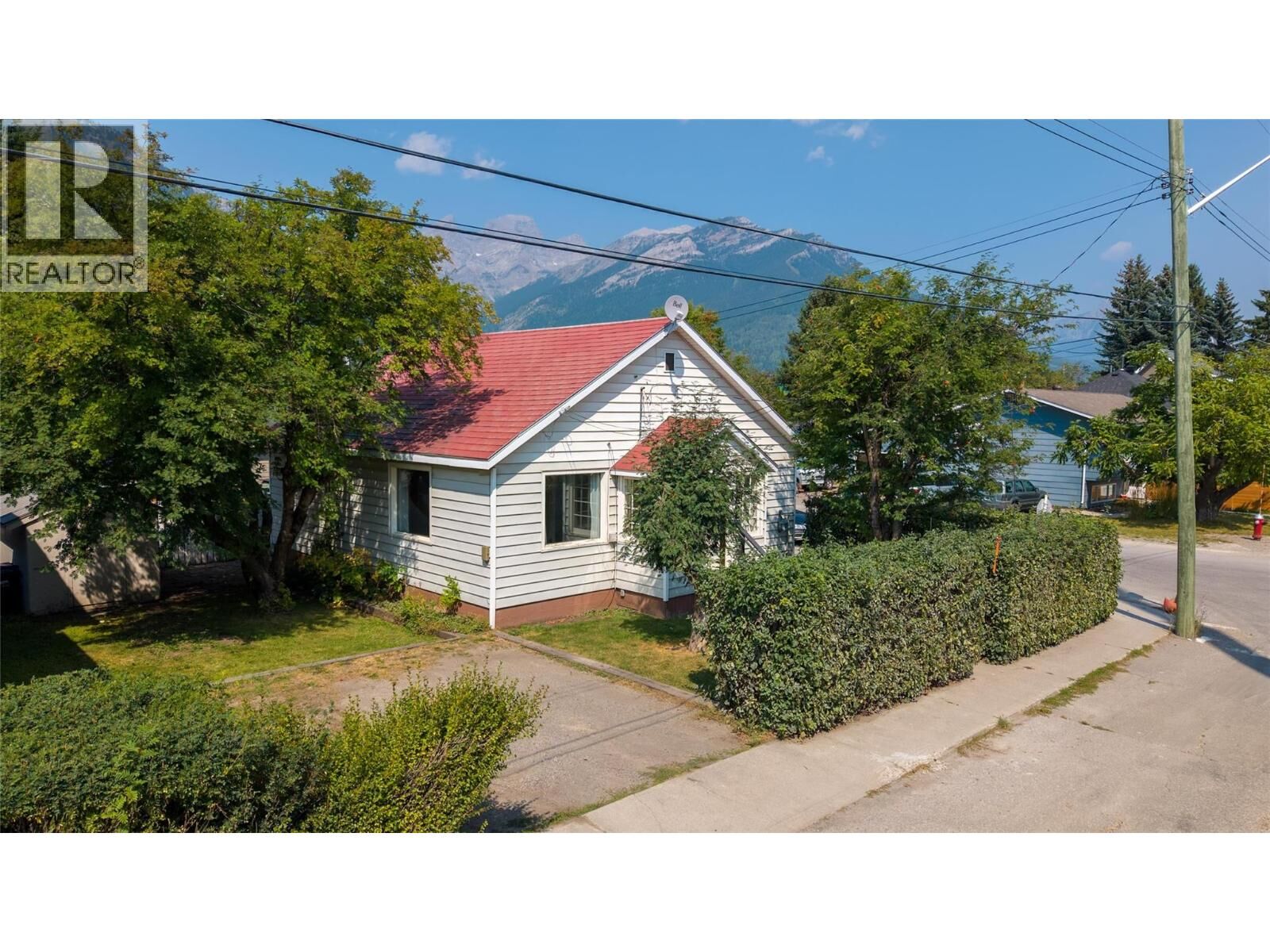 Property Photo: 691 3rd Avenue BC V0B 1M0