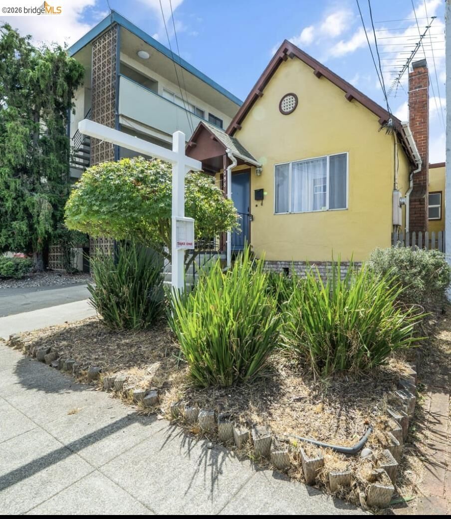 Property Photo:  1058 Kains Ave  CA 94706 