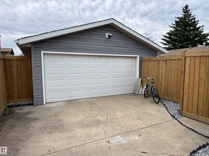 Property Photo:  9413 80 Street  AB T8L 3R5 