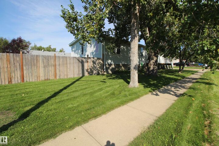 Property Photo:  5001 48 Street  AB T0G 1W0 