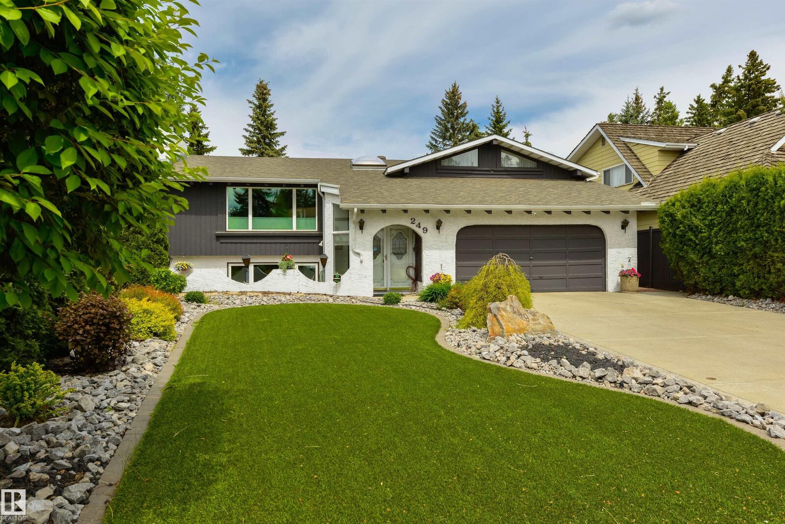 Property Photo:  249 Wolf Willow Crescent NW  AB T5T 1T3 