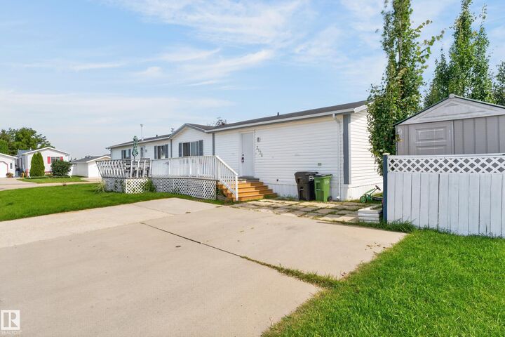 Property Photo: 3136 Lakewood Crescent NW AB T5S 2C5