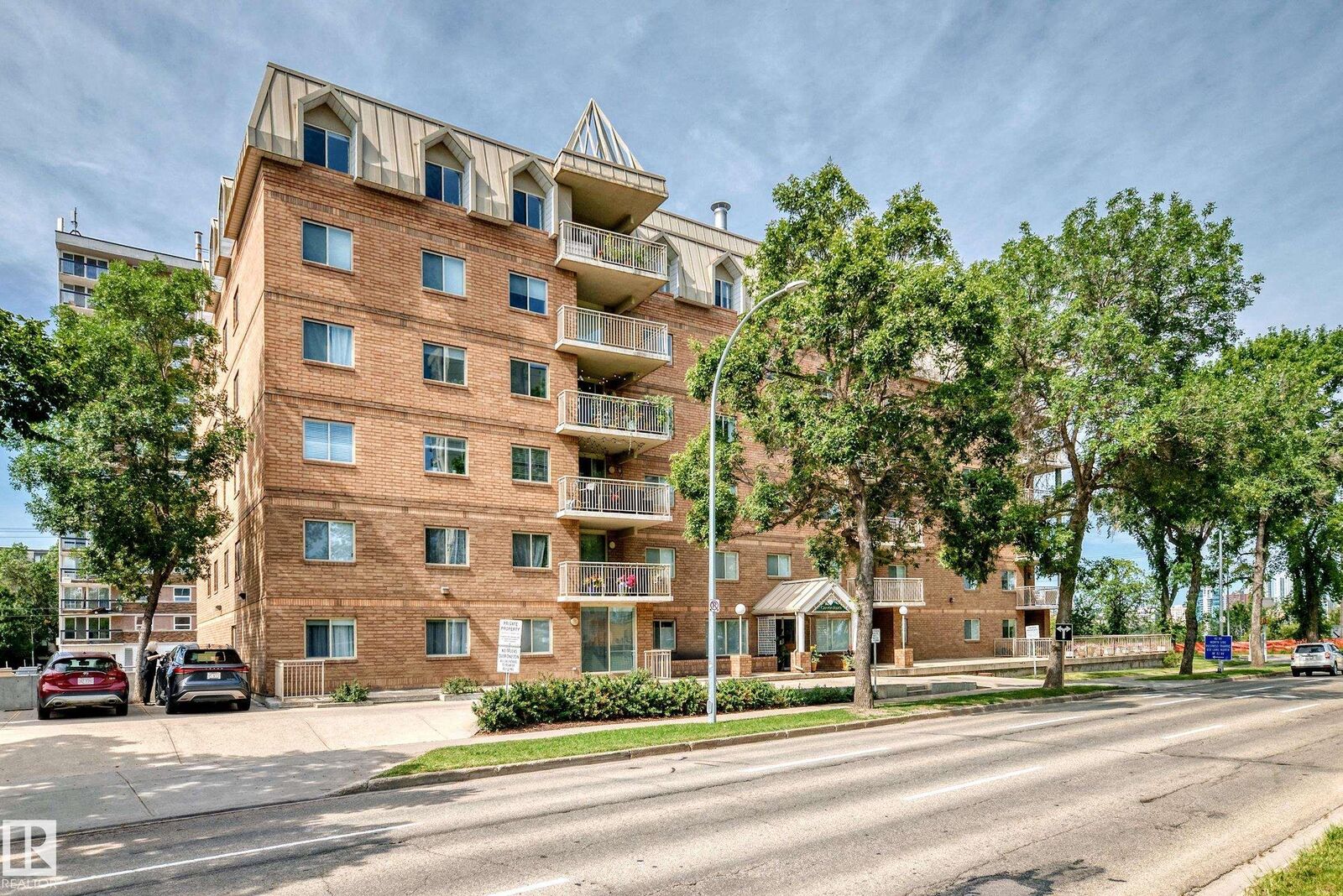 Property Photo: 8728 Gateway Boulevard NW 606 AB T6E 6K3