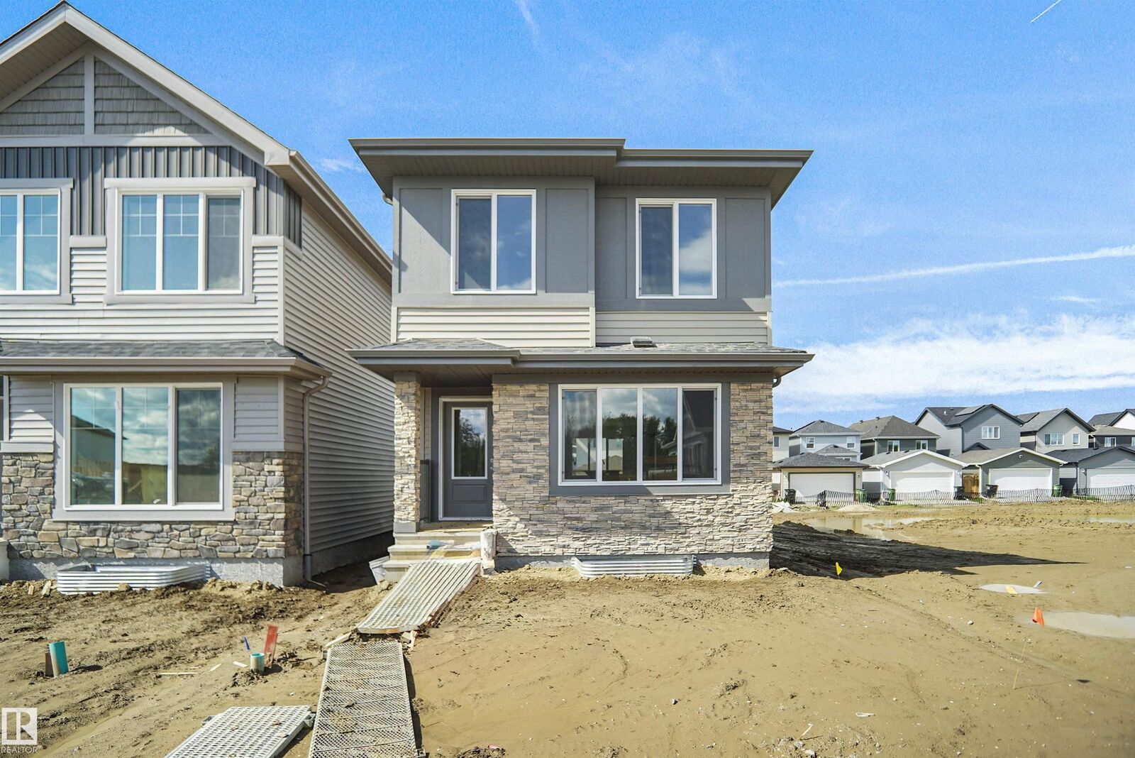 Property Photo:  581 177 Avenue NE  AB T5Y 4K3 