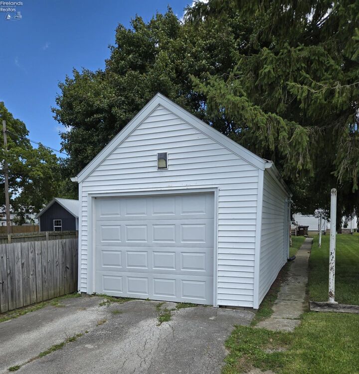 Property Photo:  108 Ann Street  OH 44883 