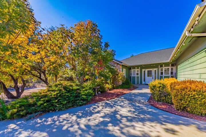 Property Photo: 41282 Singing Hills Circle CA 93601