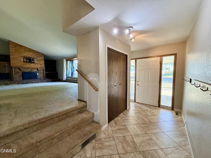 Property Photo:  213 10th Street NE  ND 58523 