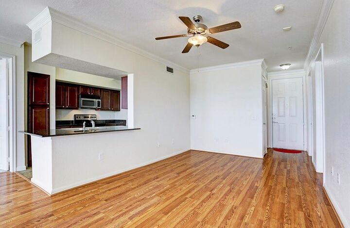 Property Photo:  7575 Kirby Drive 2304  TX 77030 