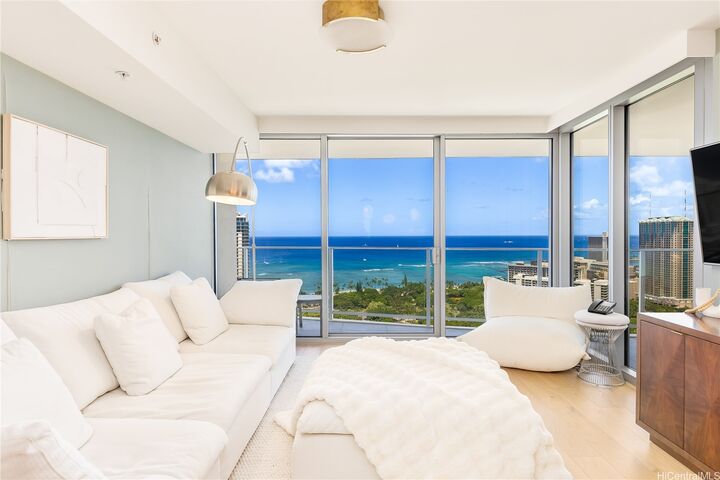 Property Photo: 2139 Kuhio Avenue 3405 HI 96815